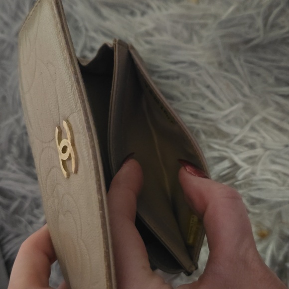 Chanel Camilla Tan W/ Gold Hardware✨️2 Compartment Card Holder (EUC)(17155922) - Picture 8 of 12